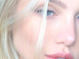 sarahardel onlyfans Busty fat woman shows off big shapes.