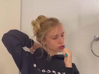 sarahardel onlyfans Cute brunette sucking dick