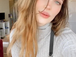 Reislin onlyfans Crazy brunette seduces with big tits