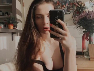 Reislin onlyfans Cute queen sucking penis