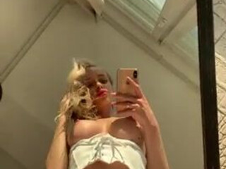 Lola Bunny (lolabunnytape) onlyfans Lustful brunette sucking dick