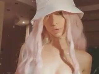 Lola Bunny (lolabunnytape) onlyfans The charming bitch twirls a big booty