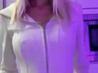 Lola Bunny (lolabunnytape) onlyfans Naked babe demonstrates chocolate body