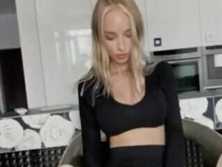 Lola Bunny (lolabunnytape) onlyfans Sexy lesbians fuck in nature