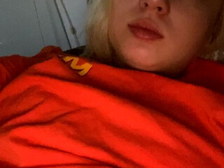 Ariellelael, heluvcoco, uniquelael onlyfans Ardent bitch poses in fries