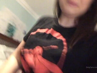 Ariellelael, heluvcoco, uniquelael onlyfans Girl with tight booty undresses completely