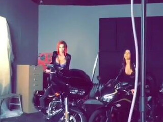 Anna Bell Peaks (AnnaBellPeaks) onlyfans Tattooed skin posing nude