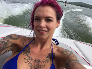 Anna Bell Peaks (AnnaBellPeaks) onlyfans hot privat in cold New Year's Eve