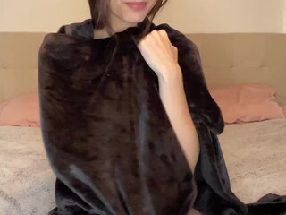 Alison Rainer (alisonrainer) onlyfans Moving babe effectively spinning in front of the webcam