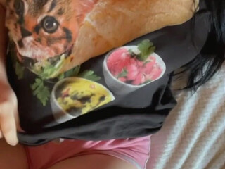 miniloonaa onlyfans caresses gorgeous ass