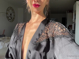 Miss_Dxxx onlyfans Freaky confused twirls big ass