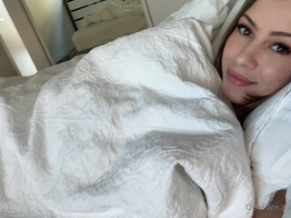 Miss_Dxxx onlyfans Exquisite beast fucks the vagina with a toy