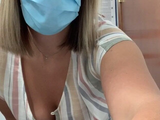 Lemon__Cakes onlyfans Cattle with massive legs charmingly squeezes pussy