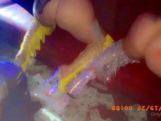 Lilly Kash (lillykash) onlyfans Elegant curvy caresses shaved pussy