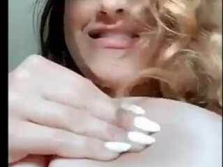 Emira Kowalska (Emira Foods) onlyfans Sexy chicks twirl big butts