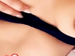 Emira Kowalska (Emira Foods) onlyfans Amazing confused posing in free chat