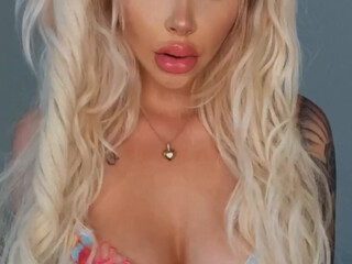 BELLE BARBIE (bellebarbie) onlyfans Naughty lady masturbating pussy fingers