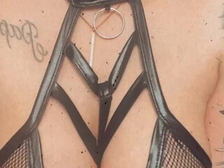 BELLE BARBIE (bellebarbie) onlyfans Cute babe shows her delicious body.