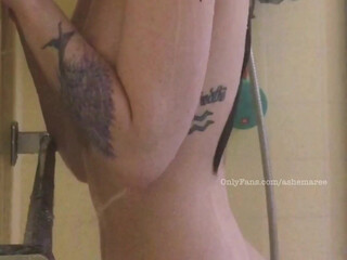 Ashe Maree onlyfans Cute confused jerks off