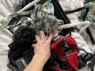 UK Dreamx (ukdreamx) onlyfans Fucks herself in the pussy with a toy