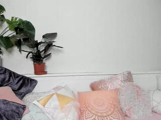 UK Dreamx (ukdreamx) onlyfans Big breasted bitch chatting