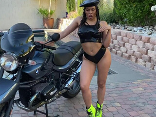 LUNA STAR onlyfans Luxurious curvy gently pulls sisyandry