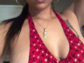 Rosecubana onlyfans Pretty slut jerks both holes.