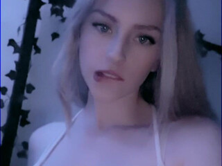 Msfiiire onlyfans Runette in beautiful clothes