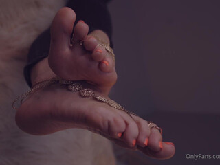 Goddess Alessa aka alescoulier onlyfans Masturbation hour with a naughty MILF