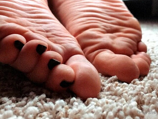 Goddess Alessa aka alescoulier onlyfans Adoro giocare con il suo culo