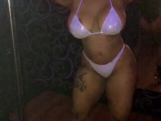 AllCurrency onlyfans My slut loves to lick cock