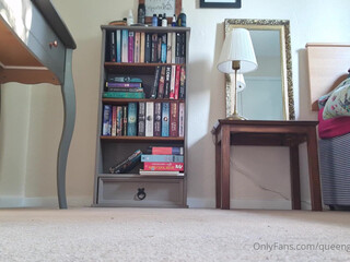 Queengf90 onlyfans Pretty girl fucks her cap