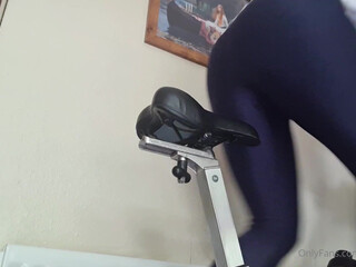 Queengf90 onlyfans Maree With sex toy toy in wet pink hole