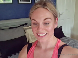 Queengf90 onlyfans naughty fingers satisfy mom