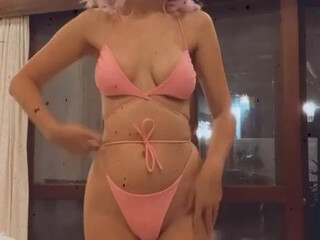 eva elfie onlyfans Cute babe shows her delicious body.