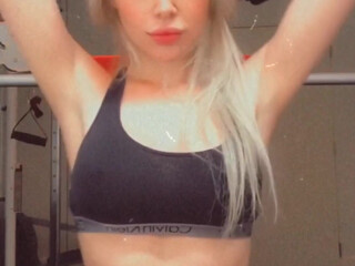 Crystal Storm onlyfans Black-haired beauty communicates in fries