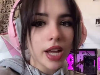 nataliexking, bbyluckie, SnooSquirrels8560 onlyfans Sweet bitch shows wet pink hole