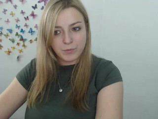 BeautyKisses onlyfans Horny chat with scrawny cam