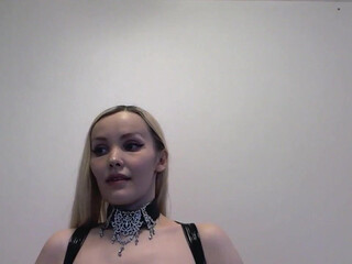 Alice570 onlyfans Wet beauty plays with wet pink hole