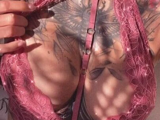 tascha.punkt onlyfans Appetizing babe lifts her legs