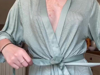 xxlittlegeexx onlyfans Zierliche Schlampe streichelt ihre nass