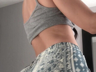 madisonginley onlyfans scrawny beauty masturbates big clit