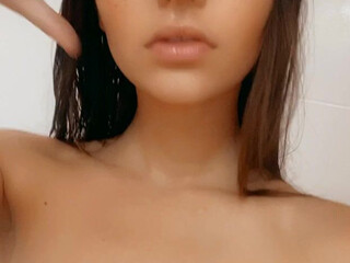 NacreVictoire onlyfans chaturbate 2022 Big Lips Show