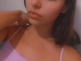 NacreVictoire onlyfans beautiful girl with a big vagina