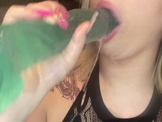 snowinnhouston onlyfans Expressive swell performs crazy dance