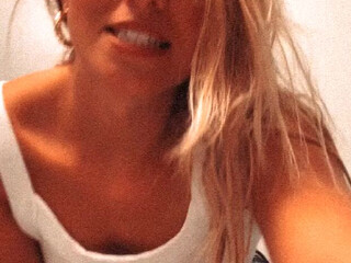 grumbygittlerbiscuit onlyfans fingering with silicone babe