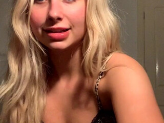 lilydaisyphillips onlyfans Dirty chick caresses shaved cunt