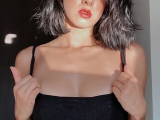 Pupau onlyfans Elegant plays with wet pink hole