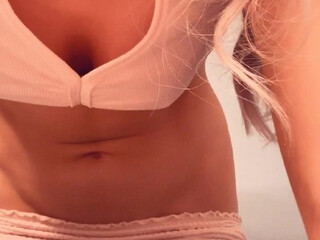 mollyeskam onlyfans pulls wet pink hole to orgasm