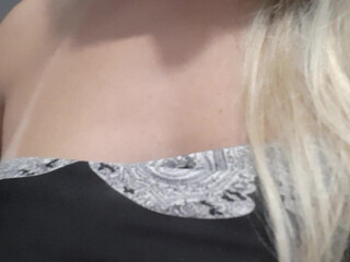 YourGoddessKaty onlyfans Red-haired beauty fucks her wet pink hole